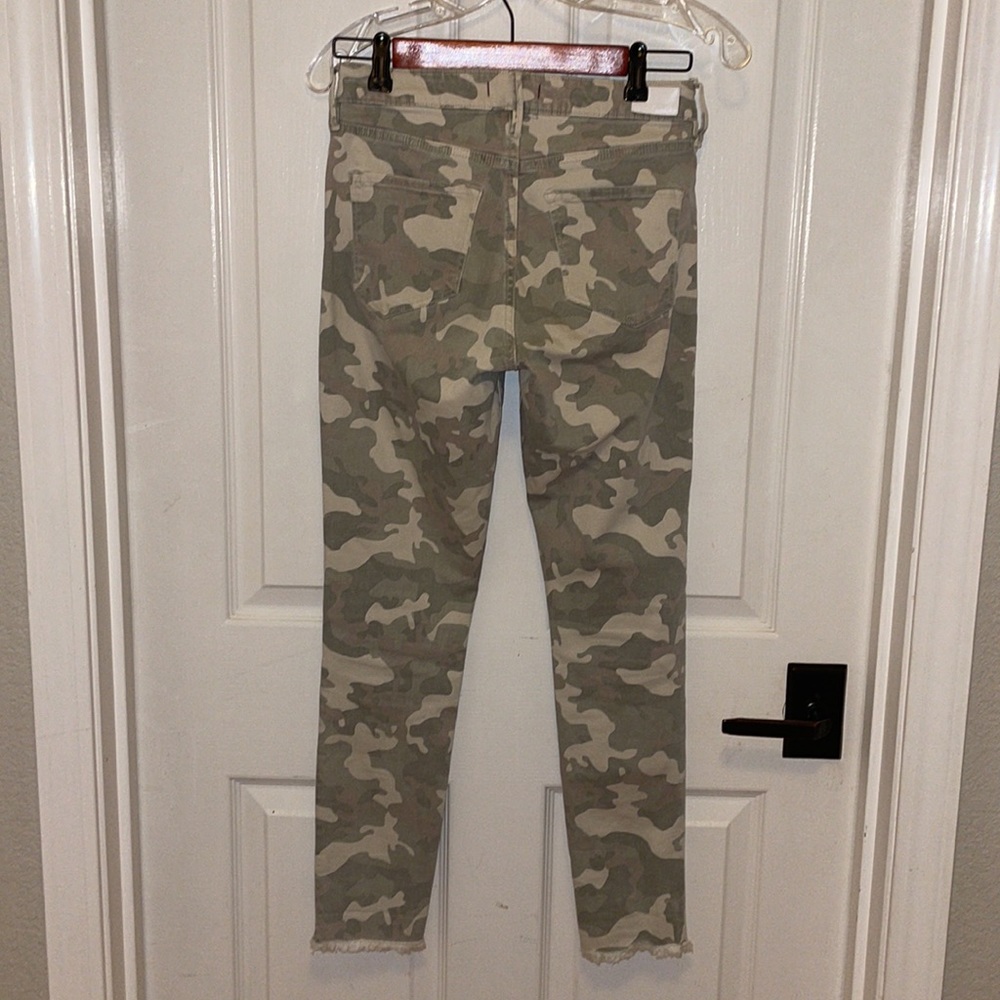 Dear John Gisele high waisted skinny sz 26 light camo very stretchy